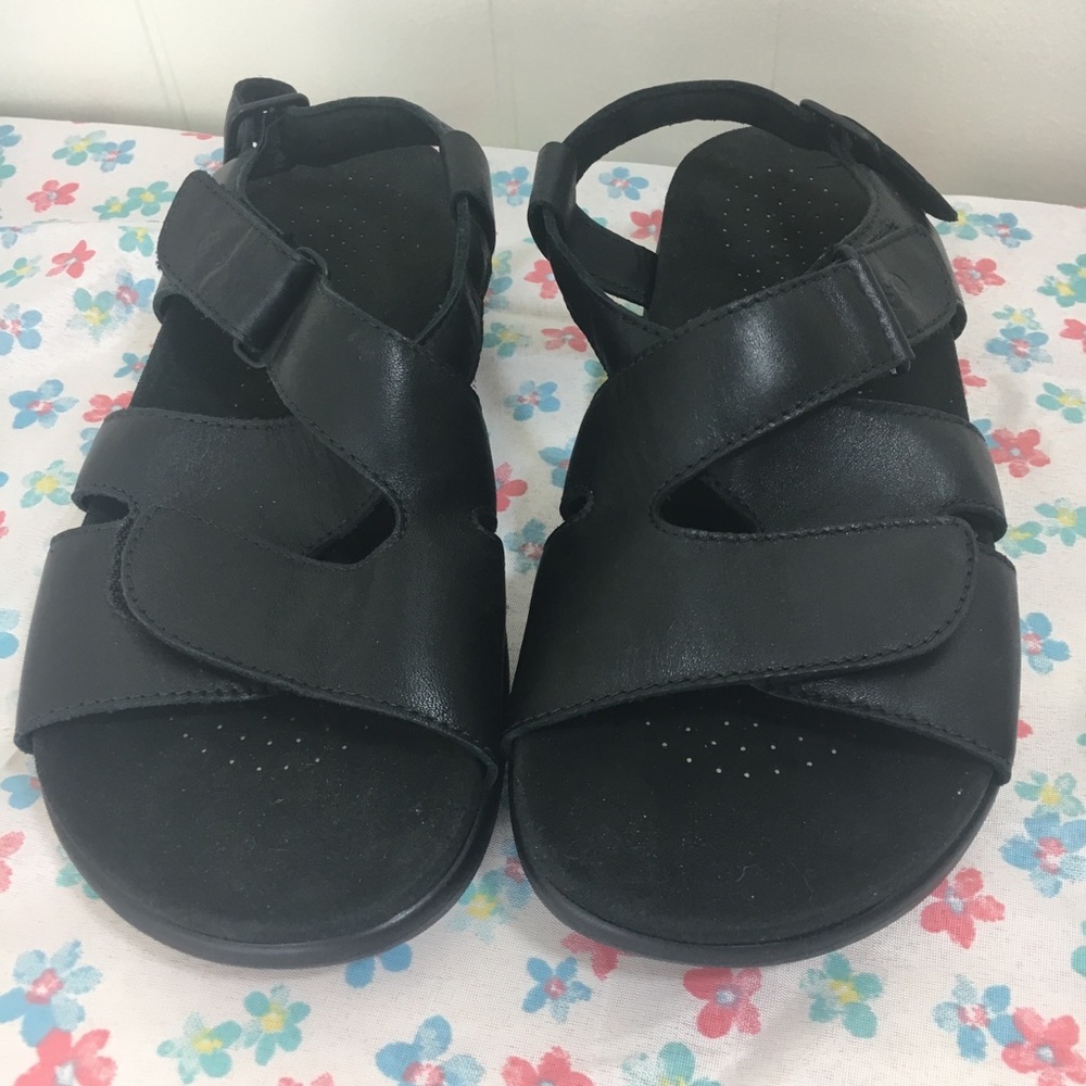 SAS huggy sandal black 7 W New in replacement box